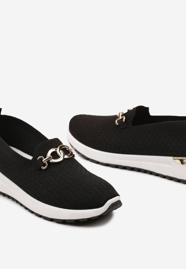 Born2be - Czarne Półbuty Tenisówki z Elastyczną Cholewką i Klamrą Vaiara. Okazja: na spotkanie biznesowe. Zapięcie: klamry. Kolor: czarny. Materiał: jeans. Szerokość cholewki: normalna. Styl: elegancki, klasyczny, biznesowy