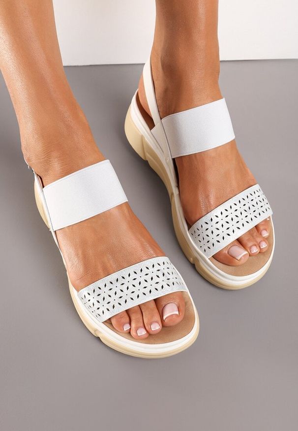 Born2be - Białe Sandały z Ekoskóry na Grubej Podeszwie Zapinane na Sprzączkę Folarae. Zapięcie: sprzączka. Kolor: biały. Materiał: jeans, jedwab. Sezon: lato. Styl: elegancki