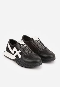 Born2be - Czarne Sneakersy z Abstrakcyjną Podeszwą z Tłoczeniem i Ozdobnymi Paskami Emaliane. Okazja: na co dzień. Zapięcie: pasek. Kolor: czarny #4