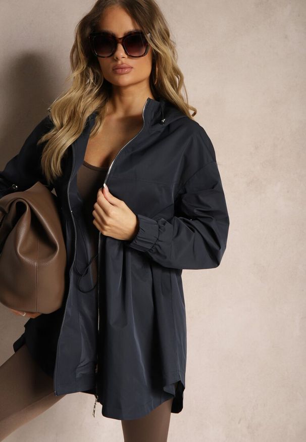 Renee - Granatowa Kurtka Parka Ściagana w Pasie Troczkami z Kapturem Evisanale. Typ kołnierza: kaptur. Kolor: niebieski. Materiał: jeans, tkanina
