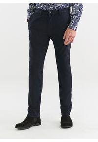 Pako Lorente - PAKO LORENTE – Granatowe spodnie męskie P22WB-WX-001-G-0. Kolor: niebieski. Materiał: bawełna, elastan. Długość: długie. Wzór: gładki #1
