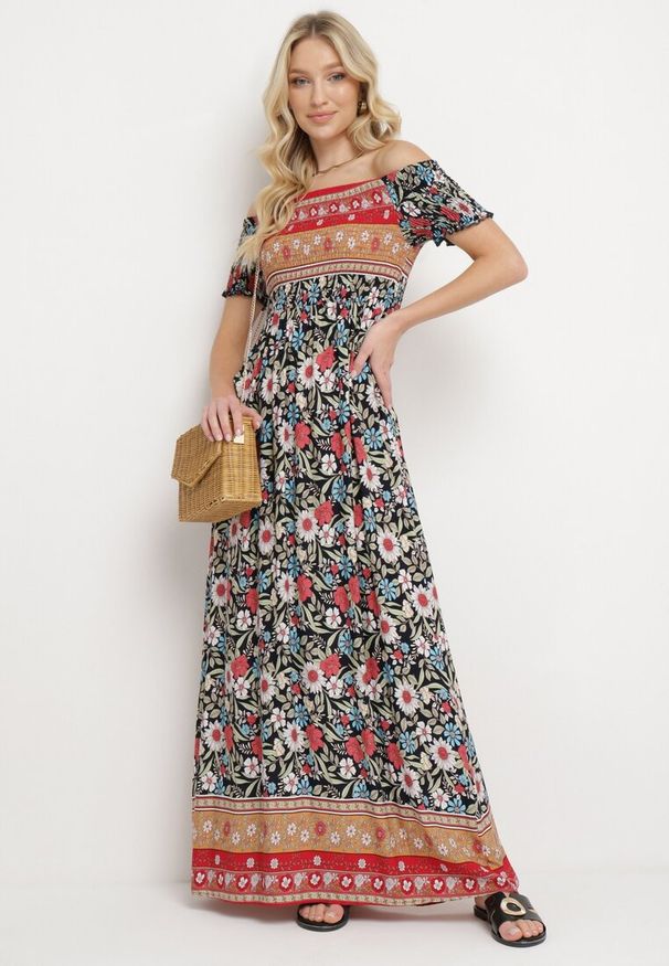 Born2be - Czarno-Czerwona Sukienka Hiszpanka z Bawełny z Wzorem w Kwiaty w Stylu Boho Hesperea. Typ kołnierza: dekolt hiszpanka. Kolor: czarny. Materiał: bawełna. Wzór: kwiaty. Sezon: lato. Styl: boho