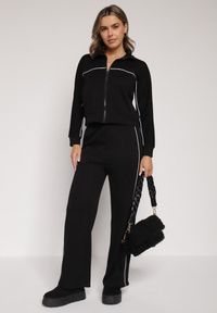 Born2be - Czarny Retro Komplet Dresowy z Wiskozą Szerokie Spodnie i Bluza ze Stójką Sewelda. Kolor: czarny. Materiał: wiskoza, dresówka. Sport: turystyka piesza #1