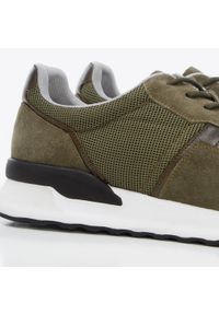 Wittchen - Męskie sneakersy zamszowe z elastycznymi wstawkami zielone. Okazja: na co dzień. Nosek buta: okrągły. Kolor: zielony. Materiał: zamsz, skóra. Sport: turystyka piesza #6