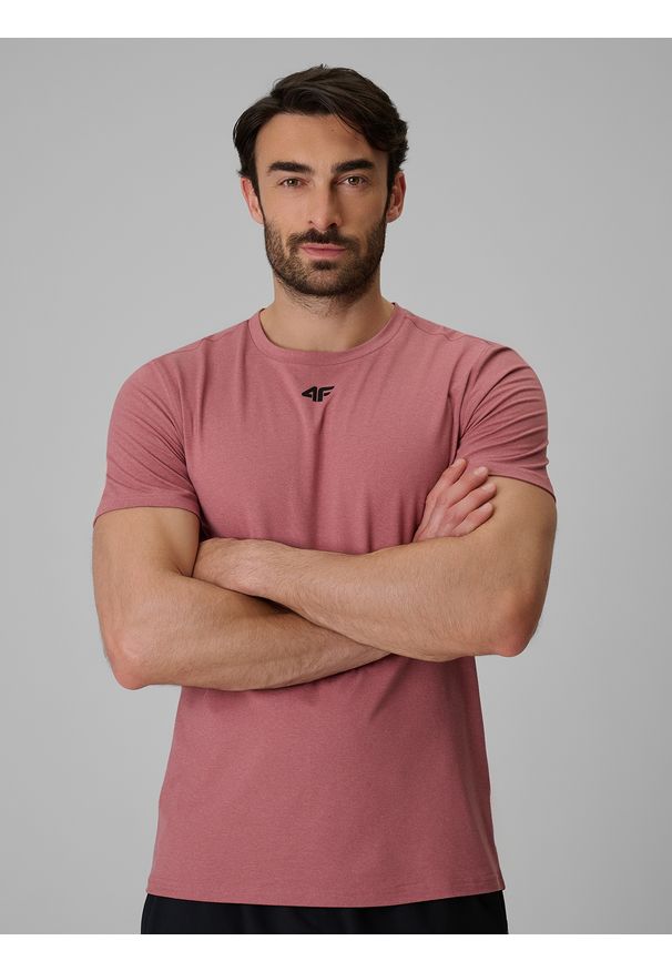 4f - 4F Koszulka treningowa regular szybkoschnąca męska - koralowa XL. Kolor: pomarańczowy. Materiał: materiał, włókno. Sport: fitness