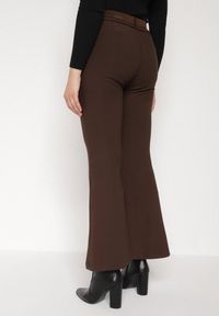 Born2be - Brązowe Spodnie Dzwony z Wiskozy z Bawełną z Wysokim Stanem Ozdobione Paskiem Liadona. Okazja: do pracy, na co dzień. Stan: podwyższony. Kolor: brązowy. Materiał: bawełna, wiskoza. Wzór: aplikacja. Styl: klasyczny, casual, elegancki #6