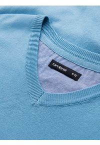 Ombre Clothing - Elegancki męski sweter BASIC V-neck z wiskozą – błękitny V21 - Rozmiar: L. Okazja: do pracy, na co dzień. Typ kołnierza: dekolt w serek. Kolor: niebieski. Materiał: wiskoza. Wzór: haft. Styl: elegancki #3