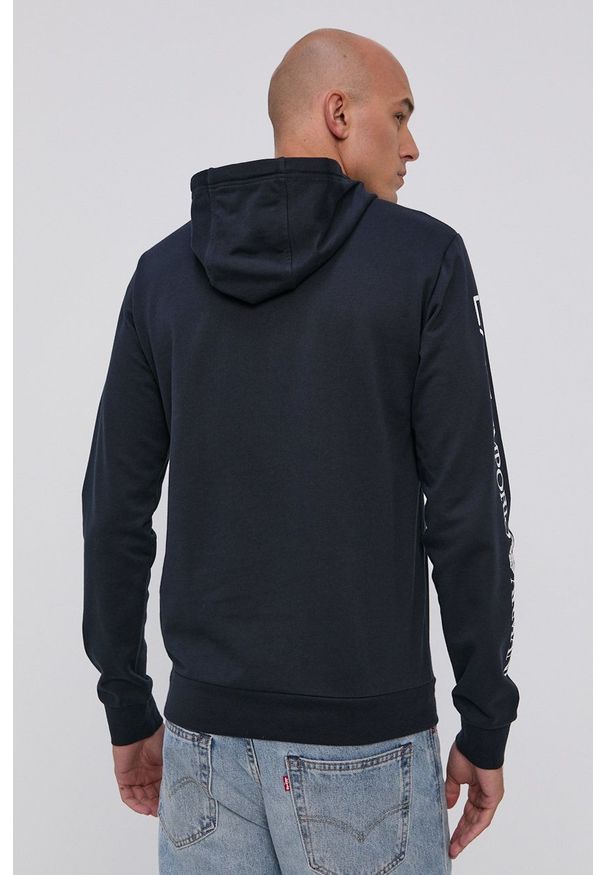 EA7 Emporio Armani Bluza męska kolor granatowy z kapturem z nadrukiem. Okazja: na co dzień. Typ kołnierza: kaptur. Kolor: niebieski. Materiał: dzianina. Wzór: nadruk. Styl: casual