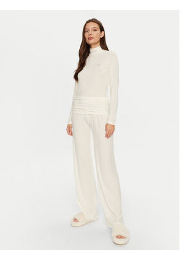 Emporio Armani Underwear Golf 164633 4F224 92810 Écru Slim Fit. Typ kołnierza: golf. Materiał: lyocell