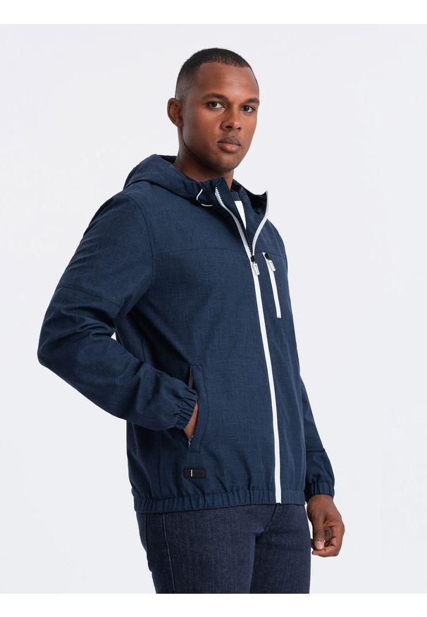 Ombre Clothing - Lekka sportowa kurtka męska z polarową podszewką – granatowa V2 - Rozmiar: M. Typ kołnierza: kołnierzyk stójkowy. Kolor: niebieski. Materiał: polar. Wzór: melanż, aplikacja, ze splotem, nadruk. Styl: sportowy