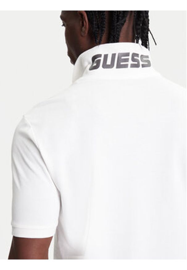 Guess Polo Z5YP02 K9WF1 Biały Regular Fit. Typ kołnierza: polo. Kolor: biały. Materiał: bawełna