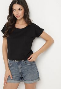 Born2be - Czarny T-shirt z Bawełny Ozdobiony Kieszonką Ziarene. Okazja: na co dzień. Kolor: czarny. Materiał: bawełna. Wzór: aplikacja. Styl: sportowy, casual