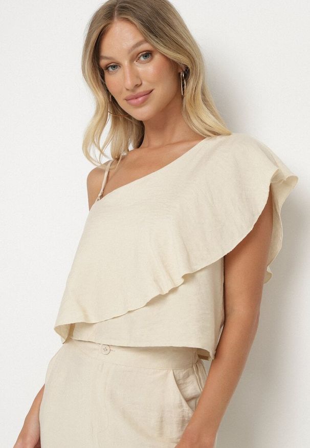 Born2be - Beżowy Komplet z Wiskozą Asymetryczny Top z Falbanką i Szerokie Spodnie Niraleine. Kolor: beżowy. Materiał: wiskoza. Wzór: aplikacja