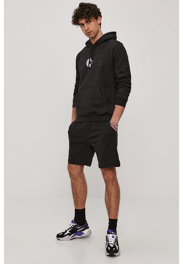 adidas Originals Bluza męska kolor czarny z kapturem z nadrukiem. Okazja: na co dzień. Typ kołnierza: kaptur. Kolor: czarny. Materiał: poliester. Wzór: nadruk. Styl: casual