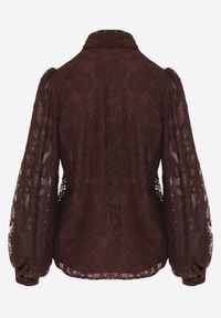 Born2be - Brązowa Koronkowa Koszula z Bufiastymi Rękawami i Kokardą przy Dekolcie Sewane. Okazja: na co dzień, do pracy, na spotkanie biznesowe. Typ kołnierza: kokarda. Kolor: brązowy. Materiał: koronka. Styl: biznesowy, casual, elegancki #4