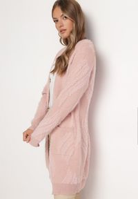 Born2be - Jasnoróżowy Puszysty Kardigan Niezapinany Heliture. Kolekcja: plus size. Kolor: różowy. Materiał: dzianina. Długość rękawa: długi rękaw. Długość: długie