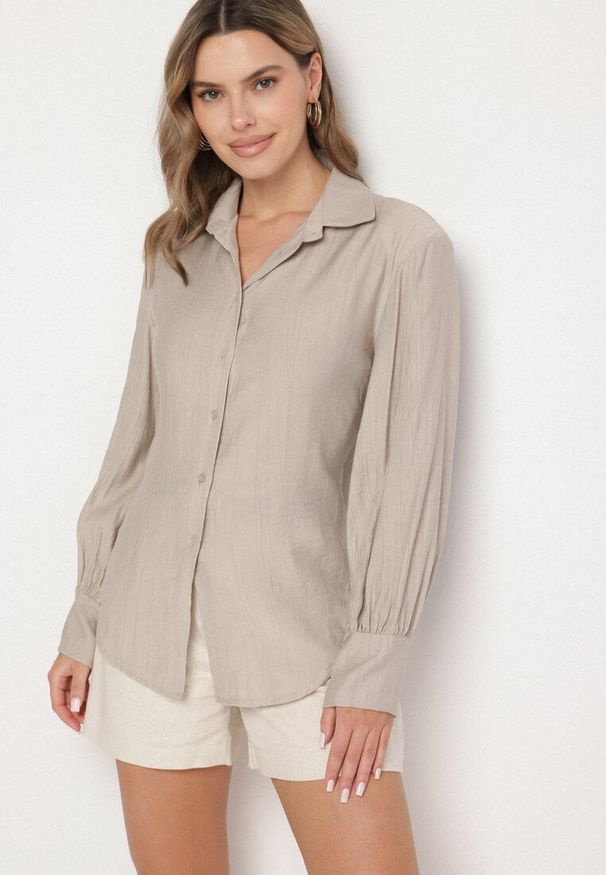 Born2be - Ciemnobeżowa Koszula z Usztywnionymi Ramionami Ozdobiona Sznurkiem Meroriela. Okazja: na co dzień. Kolor: beżowy. Materiał: jeans. Długość rękawa: długi rękaw. Długość: długie. Wzór: aplikacja. Styl: casual, elegancki