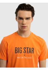 Big-Star - Koszulka męska o klasycznym kroju pomaraŅczowa Bruno 701. Kolor: pomarańczowy. Materiał: jeans, bawełna. Wzór: nadruk. Sezon: lato. Styl: klasyczny