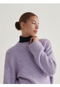 Reserved - Sweter oversize - lawendowy. Kolor: fioletowy. Materiał: wełna, dzianina