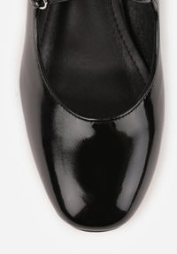 Born2be - Czarne Lakierowane Czółenka na Obcasie z Kwadratowym Noskiem Ozdobnymi Paskami Labirae. Okazja: na co dzień, na spotkanie biznesowe, do pracy. Zapięcie: pasek. Kolor: czarny. Materiał: lakier. Wzór: paski. Obcas: na obcasie. Styl: casual, biznesowy, elegancki. Wysokość obcasa: średni #2