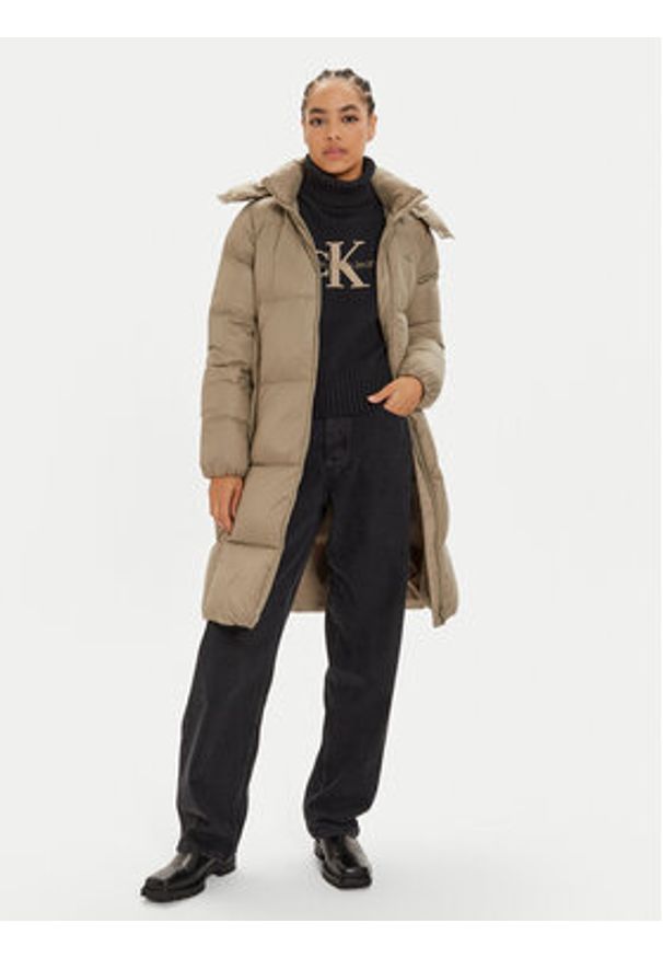 Calvin Klein Jeans Kurtka puchowa J20J224109 Beżowy Regular Fit. Kolor: beżowy. Materiał: syntetyk