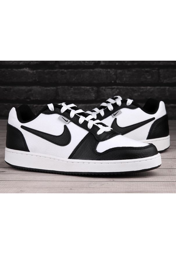 Buty męskie sneakers Nike EBERNON LOW PREM. Kolor: czarny, biały, wielokolorowy