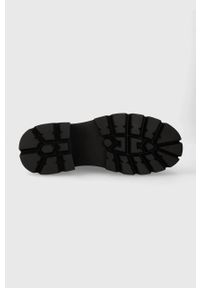 GOE botki zamszowe damskie kolor czarny na słupku MM2N4057.BLACK. Nosek buta: okrągły. Kolor: czarny. Materiał: zamsz. Obcas: na słupku. Wysokość obcasa: średni #3