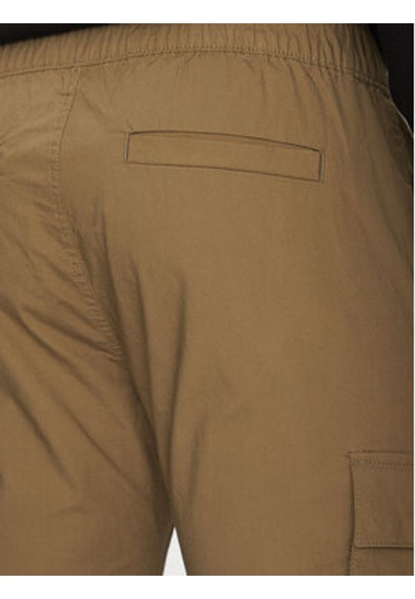 Calvin Klein Jeans Joggery J30J327614 Beżowy Skinny Fit. Kolor: beżowy. Materiał: bawełna