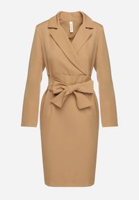 Born2be - Brązowa Kopertowa Sukienka z Paskiem Usztywnionymi Ramionami i Rozcięciem z Tyłu Werige. Okazja: na co dzień. Typ kołnierza: dekolt w kształcie V. Kolor: brązowy. Materiał: skóra. Typ sukienki: kopertowe. Styl: casual #6