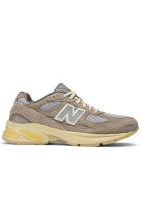 Buty unisex New Balance U2010GD - beżowe. Kolor: beżowy. Materiał: zamsz, guma. Szerokość cholewki: normalna. Sezon: lato. Sport: bieganie