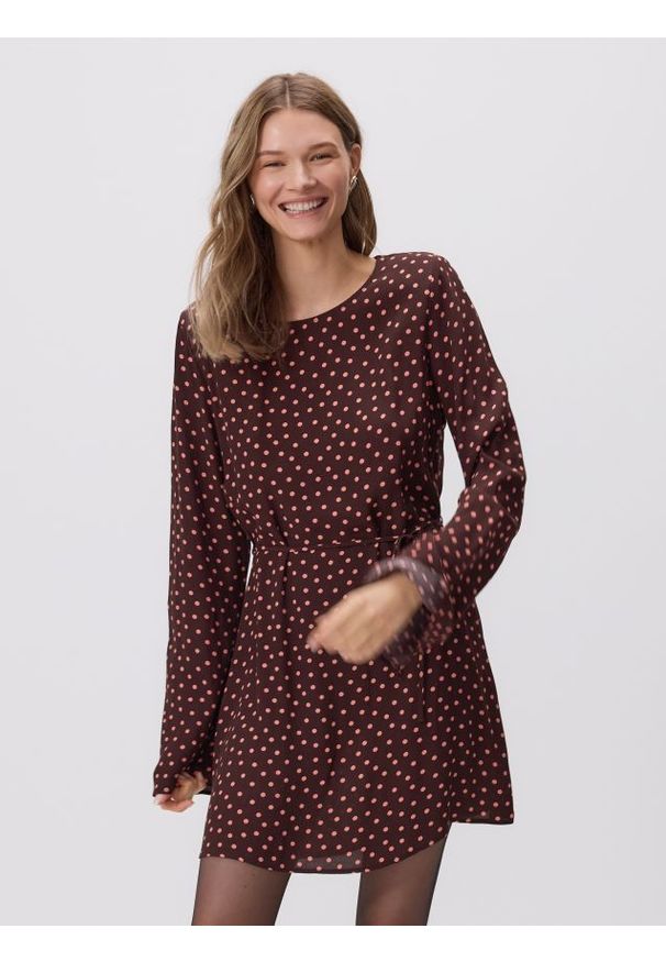 Reserved - Sukienka mini w kropki - brązowy. Kolor: brązowy. Materiał: wiskoza. Wzór: kropki. Długość: mini
