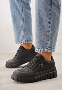 Born2be - Czarne Casualowe Sneakersy VICES na Grubej Podeszwie z Tłoczeniami Therelle. Okazja: na co dzień. Kolor: czarny. Materiał: dzianina, jeans #1