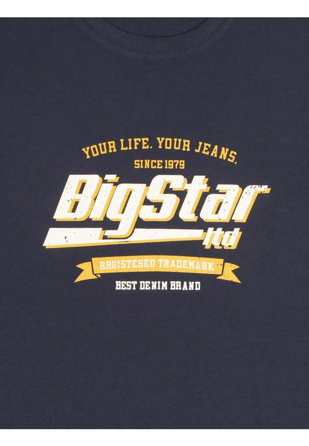 Big-Star - Koszulka męska z nadrukiem granatowa Briss 403. Okazja: na co dzień. Kolor: niebieski. Materiał: bawełna, skóra, jeans. Wzór: nadruk. Styl: klasyczny, vintage, casual