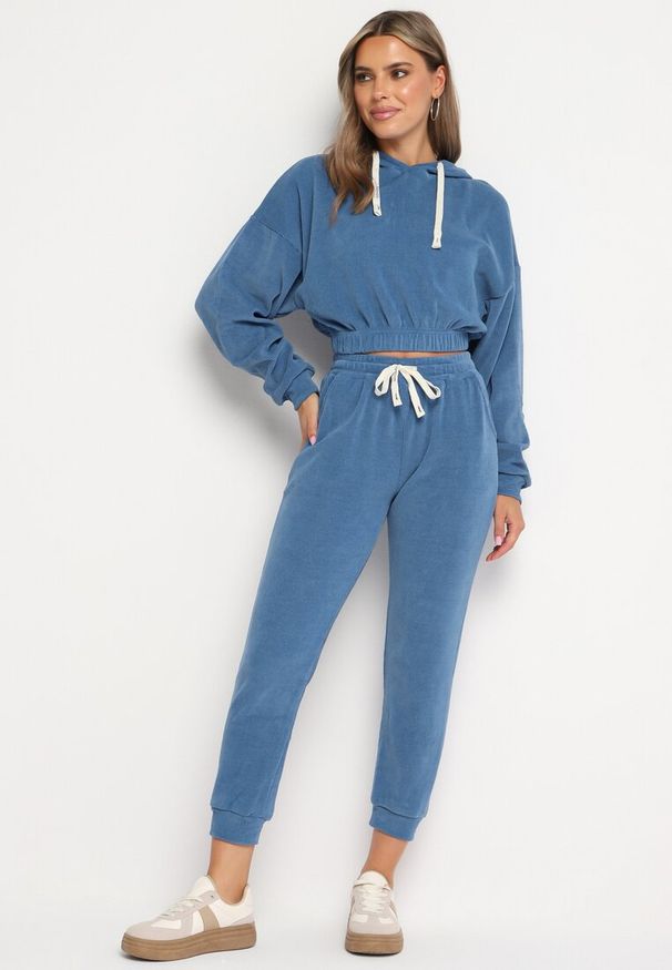 Born2be - Granatowy Komplet Dresowy z Bawełną Krótka Bluza z Kapturem i Spodnie z Gumką w Pasie Gesaria. Kolor: niebieski. Materiał: dresówka, bawełna