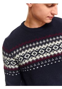 TOP SECRET - Sweter z norweskim wzorem. Kolor: niebieski. Materiał: wełna. Wzór: kolorowy. Sezon: zima, jesień. Styl: klasyczny #5