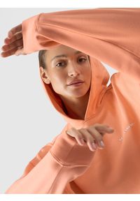 4f - 4F Bluza dresowa nierozpinana z kapturem damska - pomarańczowa L. Okazja: na co dzień. Typ kołnierza: kaptur. Kolor: pomarańczowy. Materiał: dresówka. Wzór: gładki, napisy, ze splotem. Sezon: lato. Styl: casual, klasyczny, sportowy #2