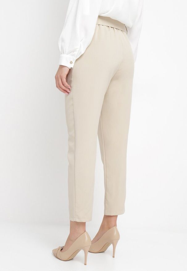 Born2be - Jasnobeżowe Spodnie z Paskiem Ioleina. Kolor: beżowy. Materiał: materiał, koronka. Wzór: jednolity. Styl: elegancki