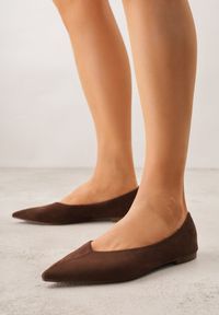 Renee - Brązowe Balerinki z Imitacji Zamszu ze Szpiczastym Noskiem Melikel. Nosek buta: szpiczasty. Kolor: brązowy. Materiał: zamsz #4