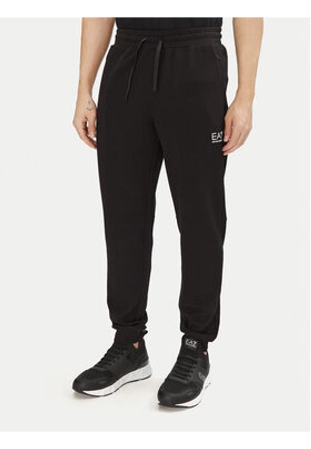 EA7 Emporio Armani Dres 7M000131 AF12501 UC001 Czarny Regular Fit. Kolor: czarny. Materiał: syntetyk
