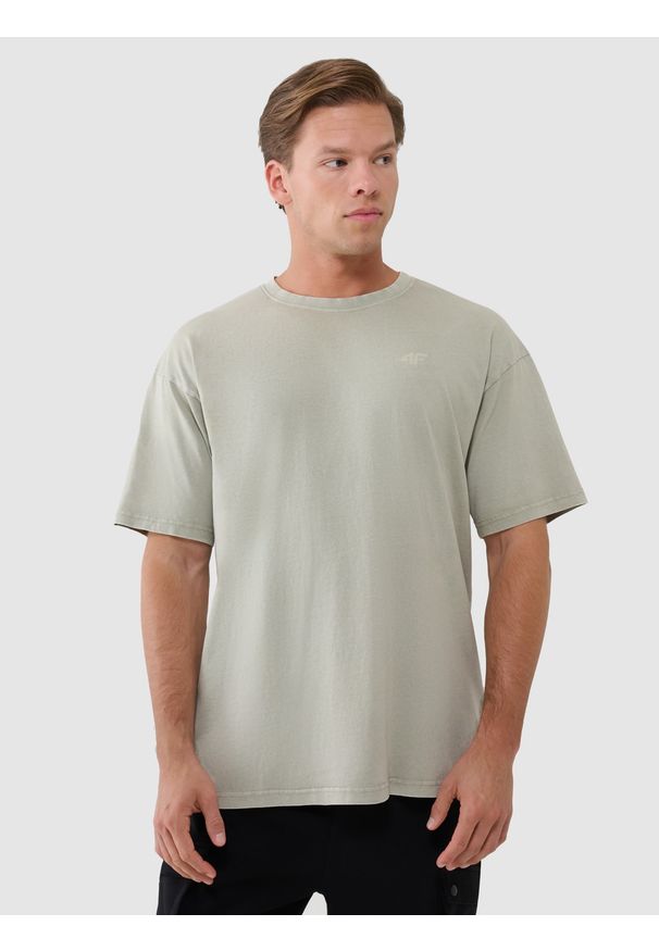 4f - T-shirt oversize gładki męski - oliwkowy/khaki. Okazja: na co dzień. Kolor: oliwkowy, brązowy, wielokolorowy. Materiał: bawełna, jersey, dzianina. Długość rękawa: krótki rękaw. Długość: krótkie. Wzór: gładki. Styl: sportowy, casual, klasyczny