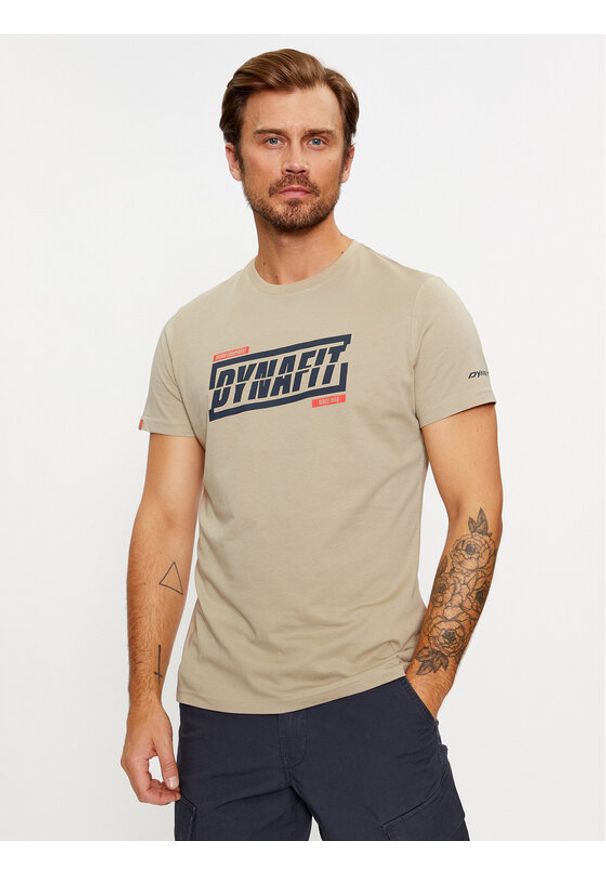 Dynafit T-Shirt Graphic Co M S/S Tee 08-70998 Khaki Regular Fit. Kolor: brązowy. Materiał: bawełna