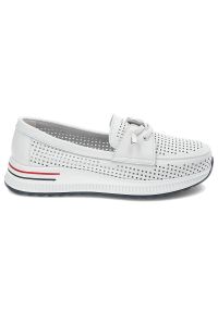 Białe Półbuty Artiker Lekkie Buty Damskie. Kolor: biały. Materiał: skóra. Szerokość cholewki: normalna. Wzór: aplikacja #5