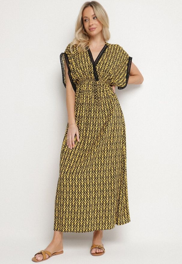 Born2be - Żółta Bawełniana Sukienka Rozkloszowana z Koronkowymi Wstawkami Laniwena. Kolor: żółty. Materiał: koronka, bawełna. Sezon: lato