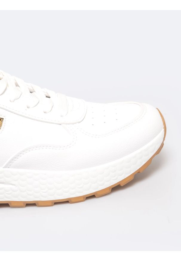 Big-Star - Sneakersy damskie ze skóry ekologicznej białe RR274490 101. Okazja: na co dzień. Kolor: biały. Materiał: skóra ekologiczna. Wzór: aplikacja