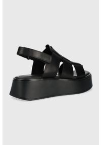 Vagabond Shoemakers sandały skórzane COURTNEY damskie kolor czarny na platformie. Zapięcie: rzepy. Kolor: czarny. Materiał: skóra. Wzór: gładki. Obcas: na platformie #4