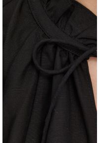 Samsoe & Samsoe - Samsoe Samsoe sukienka kolor czarny mini oversize. Typ kołnierza: kołnierzyk stójkowy. Kolor: czarny. Materiał: tkanina. Długość rękawa: krótki rękaw. Typ sukienki: oversize. Długość: mini #5