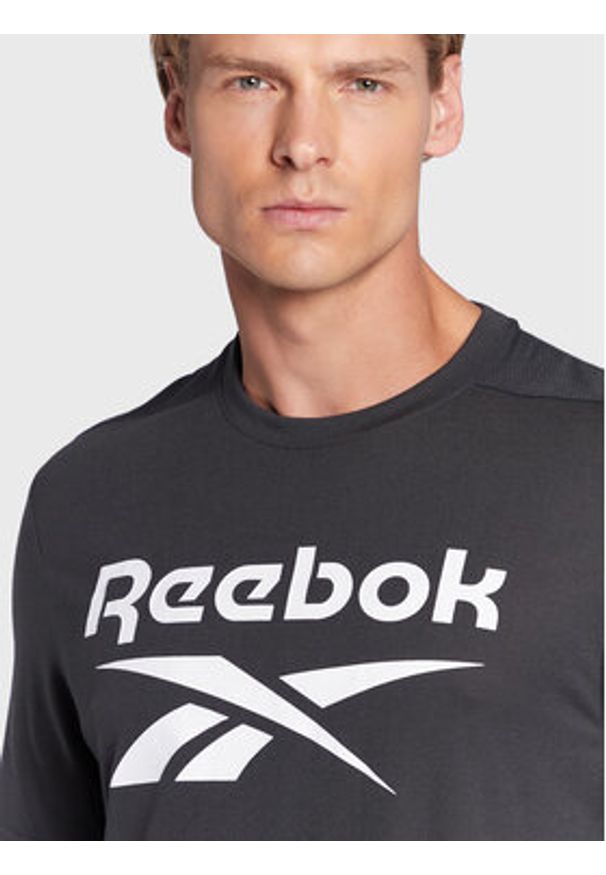 Reebok Koszulka techniczna Workout Ready HI3925 Czarny Regular Fit. Kolor: czarny. Materiał: wiskoza, syntetyk