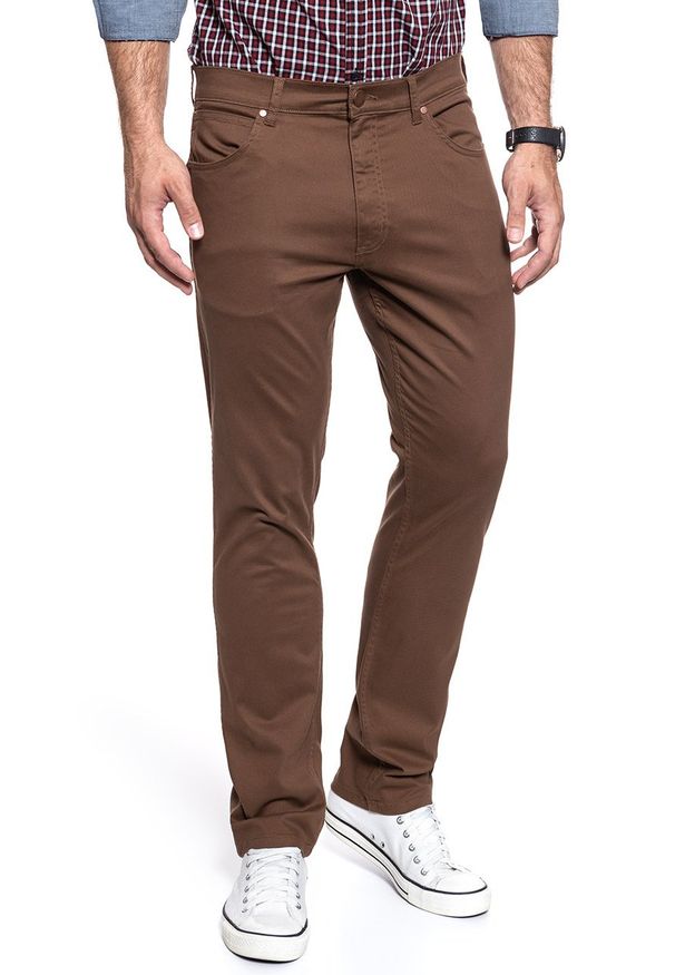 Wrangler - WRANGLER SPODNIE MĘSKIE GREENSBORO BISON W15QT228E 112127074. Materiał: materiał