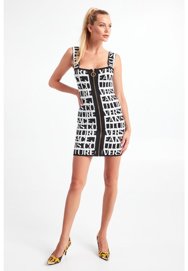 Versace Jeans Couture - SUKIENKA VERSACE JEANS COUTURE. Typ kołnierza: dekolt w karo. Długość rękawa: na ramiączkach. Typ sukienki: dopasowane, ołówkowe. Długość: mini