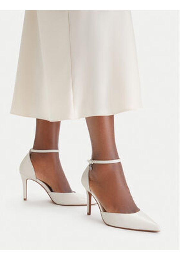 Nine West Szpilki CEO-CD23029-18 Biały. Kolor: biały. Materiał: materiał. Obcas: na szpilce